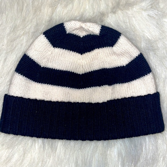 Kate Spade Bow Knit Hat - Picture 2 of 3